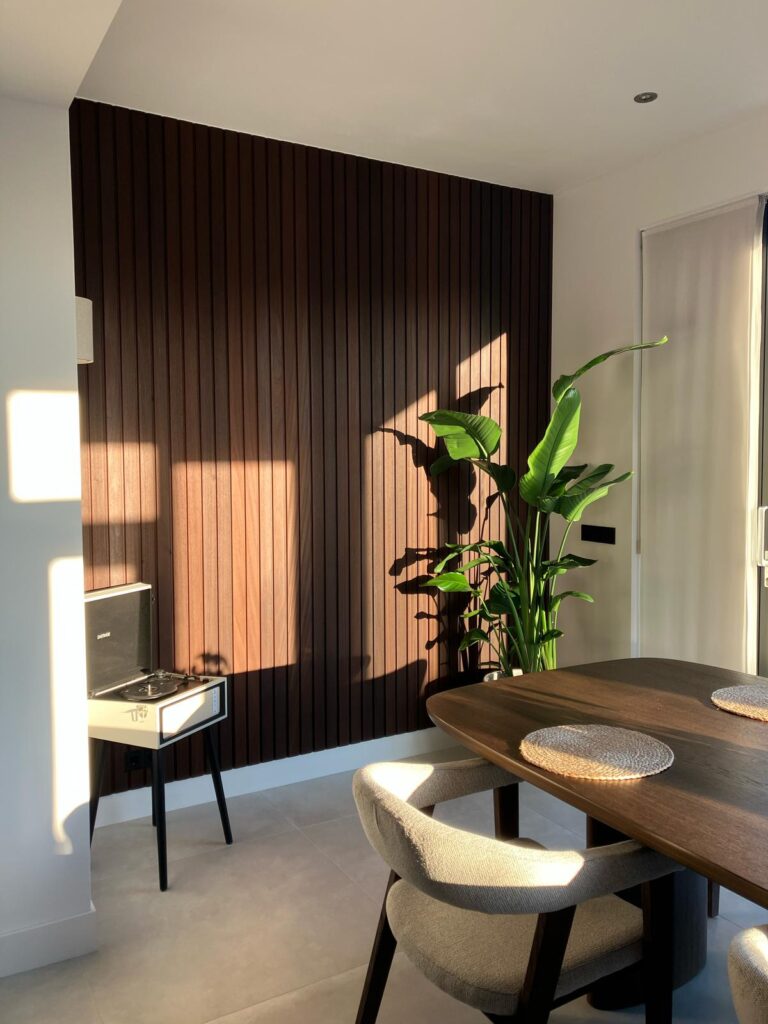 Houten gevelbekleding: Thermisch gemodificeerd ayous wandbekleding