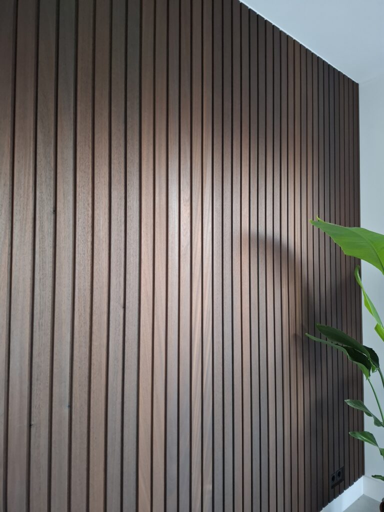Thermisch gemodificeerd ayous wandbekleding